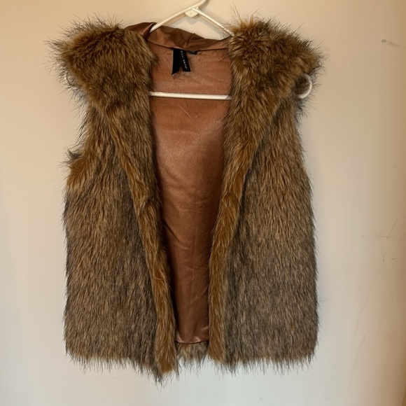 Willi Smith Faux Fur Hooded Vest size Small - Picture 2 of 8